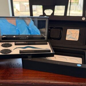 LASHIFY *BRAND NEW* Black Lash Extension Kit NEW Lashes and compact
